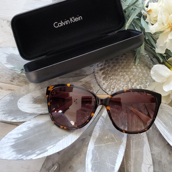 Calvin Klein Sunglasses - Picture 1 of 4